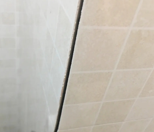 苏州市瓷砖空鼓维修公司分享阳台瓷砖脱落的修复过程可以分为以下几个步骤