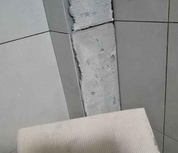 苏州市瓷砖空鼓维修公司分享下厨房瓷砖脱落的补救措施。